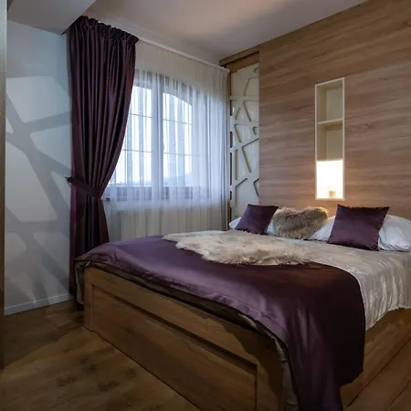 Goldenapartment *