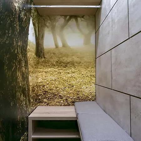 Goldenapartment *